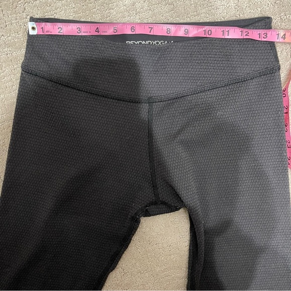 Beyond yoga pants, size Large - Picture 7 of 7